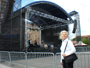 Targ Rybny - Babcia getting ready for a show.