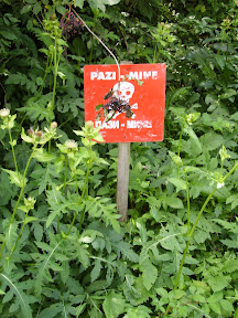 12. August - So sehen bosnische Warnschilder aus.