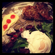 Herb Crusted Salmon w/ Hollandaise Roasted Red Pepper Puree