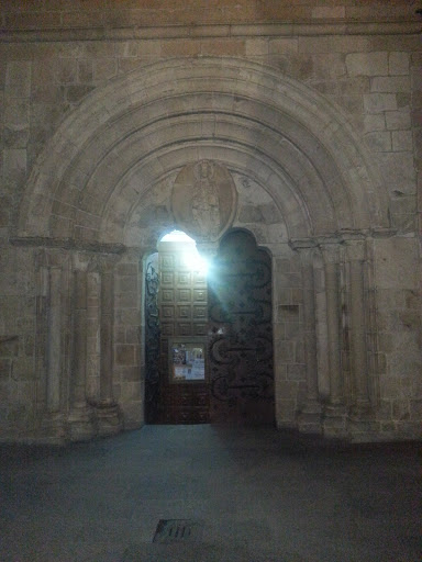 Puerta Romanica De La Catedral