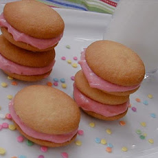Strawberry & Cream Cheese Sandwich Cookies