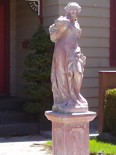 Kolees' Statue