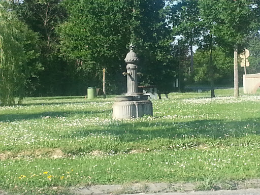 Vieille fontaine, L Isle en Dodon