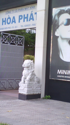 Lion Roar Statue