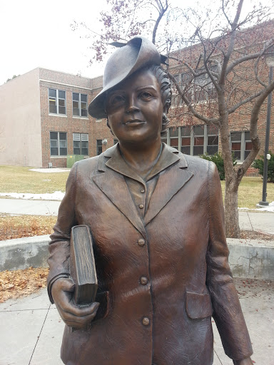 Bronze Memorial Statue Of Phyllis Roberts