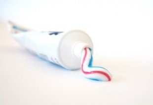 [toothpaste_268056_l[4].jpg]