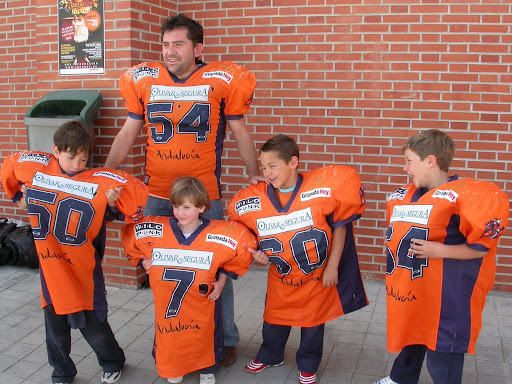 Futuros jugadores de fútbol americano, seguramente defensas ¡¡Parecen muy agresivos!!