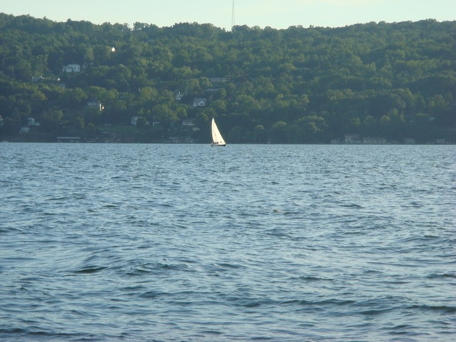 [Yatch on the lake[3].jpg]
