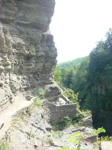 [Gorge trail ahead[2].jpg]