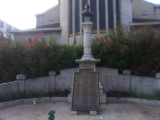 Monument Aux Morts De Cote Chaude