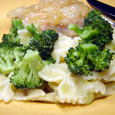 Bow Tie Pasta With Broccoli and Broccoli Sauce