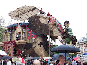 The little girl and elephant arriving at Horse Guards Parade