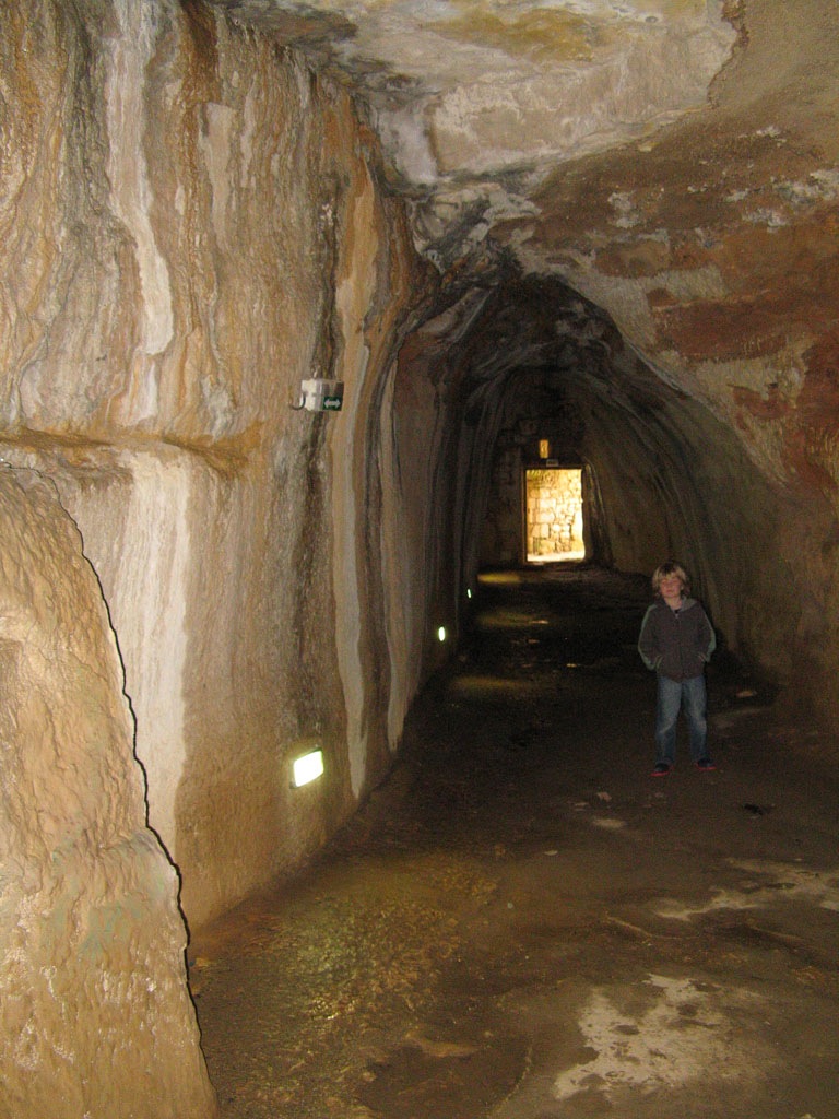 [Cave[3].jpg]