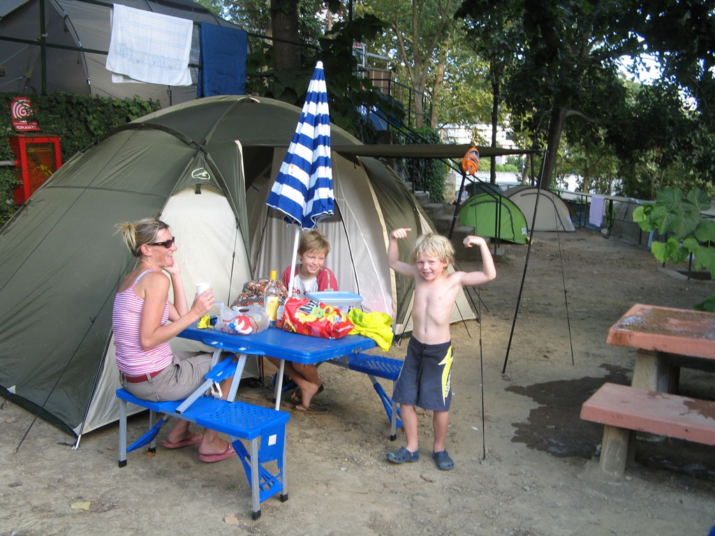 [Tent[3].jpg]