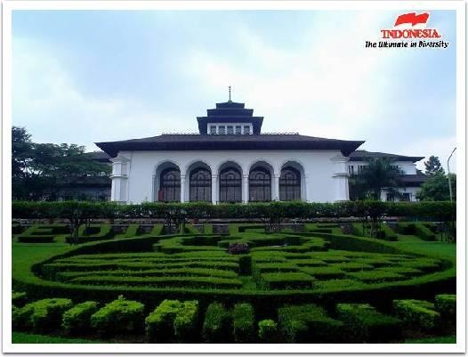 [GEDUNG SATE[5].jpg]