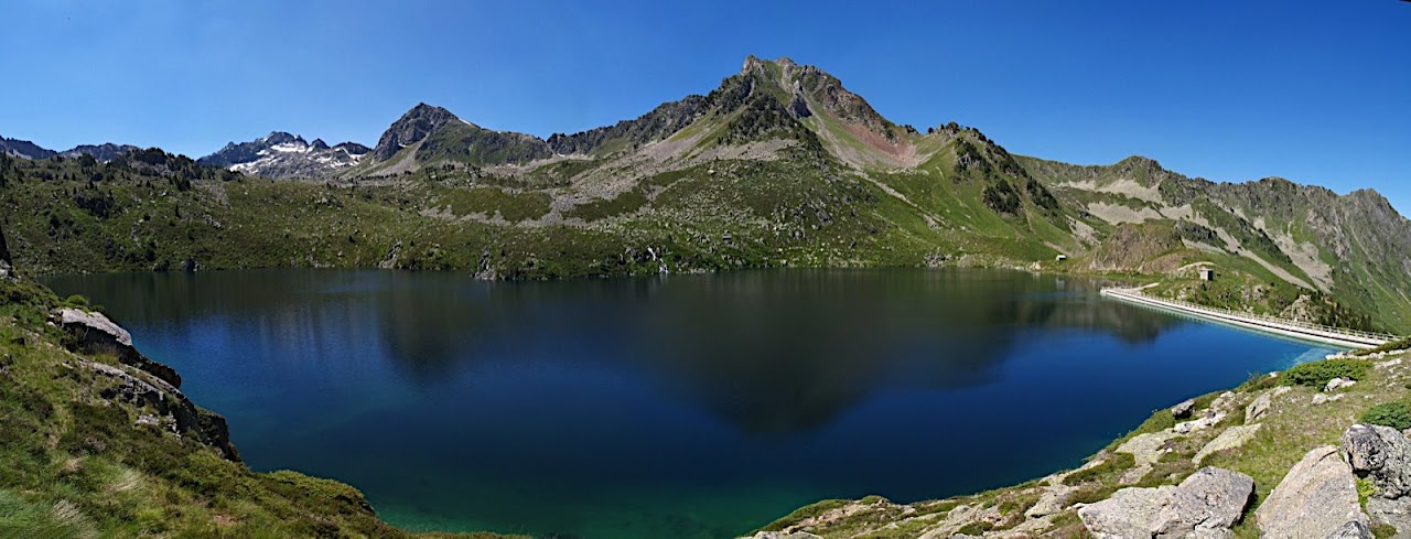 http://lh5.ggpht.com/duane.huguenin/SO2uBNZXl2I/AAAAAAAAG58/cN_KJEv27HA/s1280/Lac%20dets%20Coubous.jpg