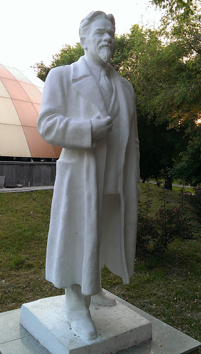 Статуя Калинину