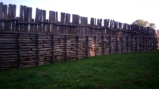 Mur Obronny W Biskupinie 