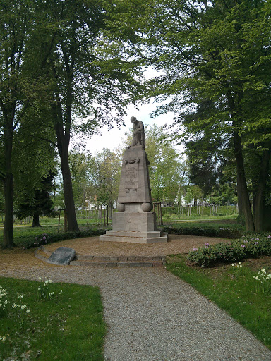 1914 - 1918 Statue