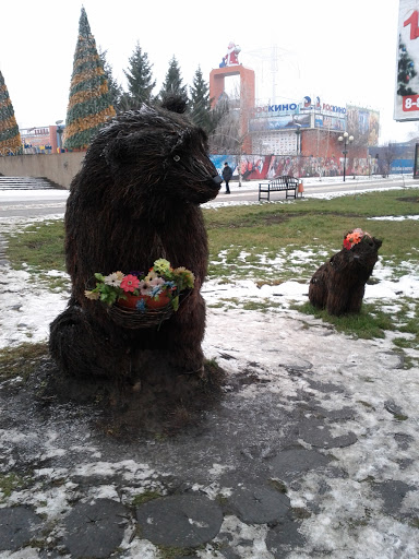 Медведи с цветами