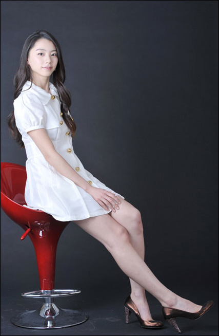 Sexy high heels and mini dress: Korean Singer Park Soo Jin