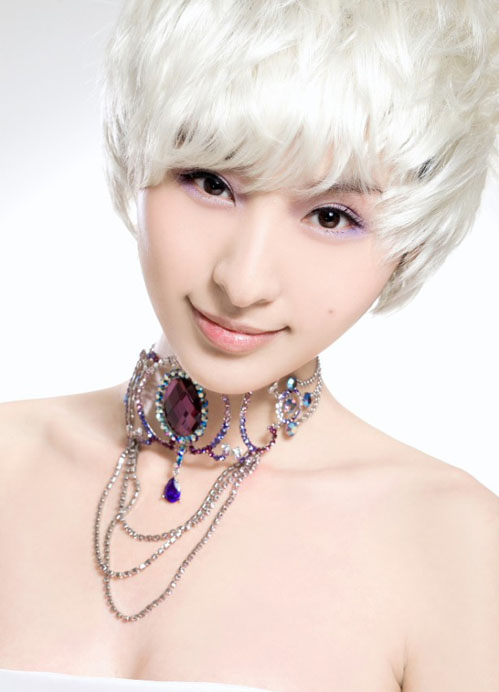 Cute short white haircuts for hot Asian chick 1