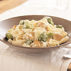   Easy Chicken & Broccoli Alfredo