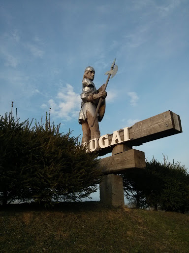 Daugis Statue