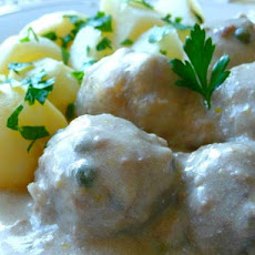 Konigsberger Klopse (German Meatballs in Creamy Caper Sauce)