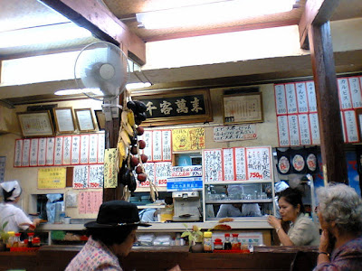 太栄食堂・店内