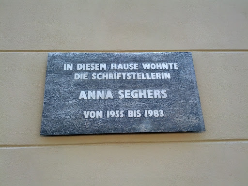 Anna Seghers - Gedenktafel