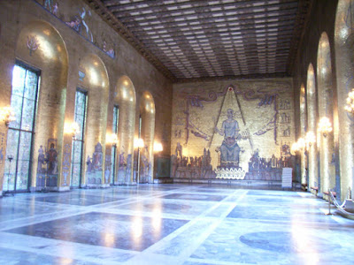 The famous Golden Hall. 著名的金厅.
