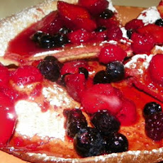 German Pancake With Marinated Berries