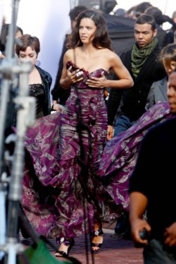 [ugly_betty_set_day2_011_medium[2].jpg]