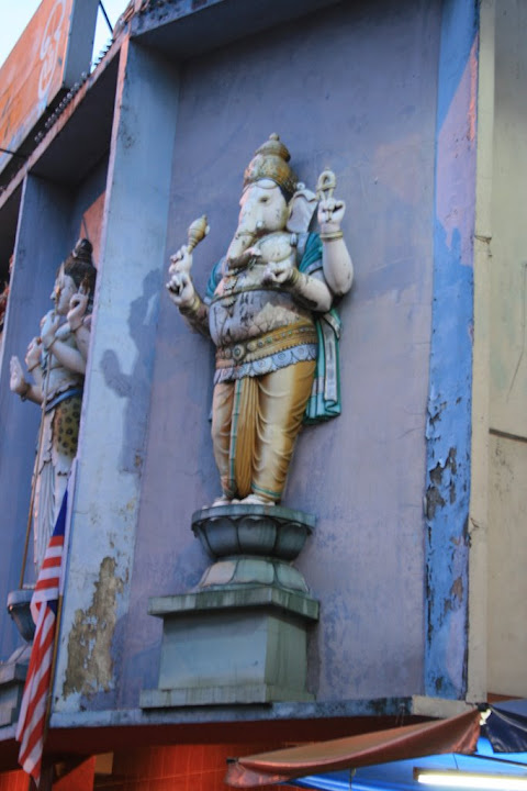  sculpture sur la Façade du temple Hindou 