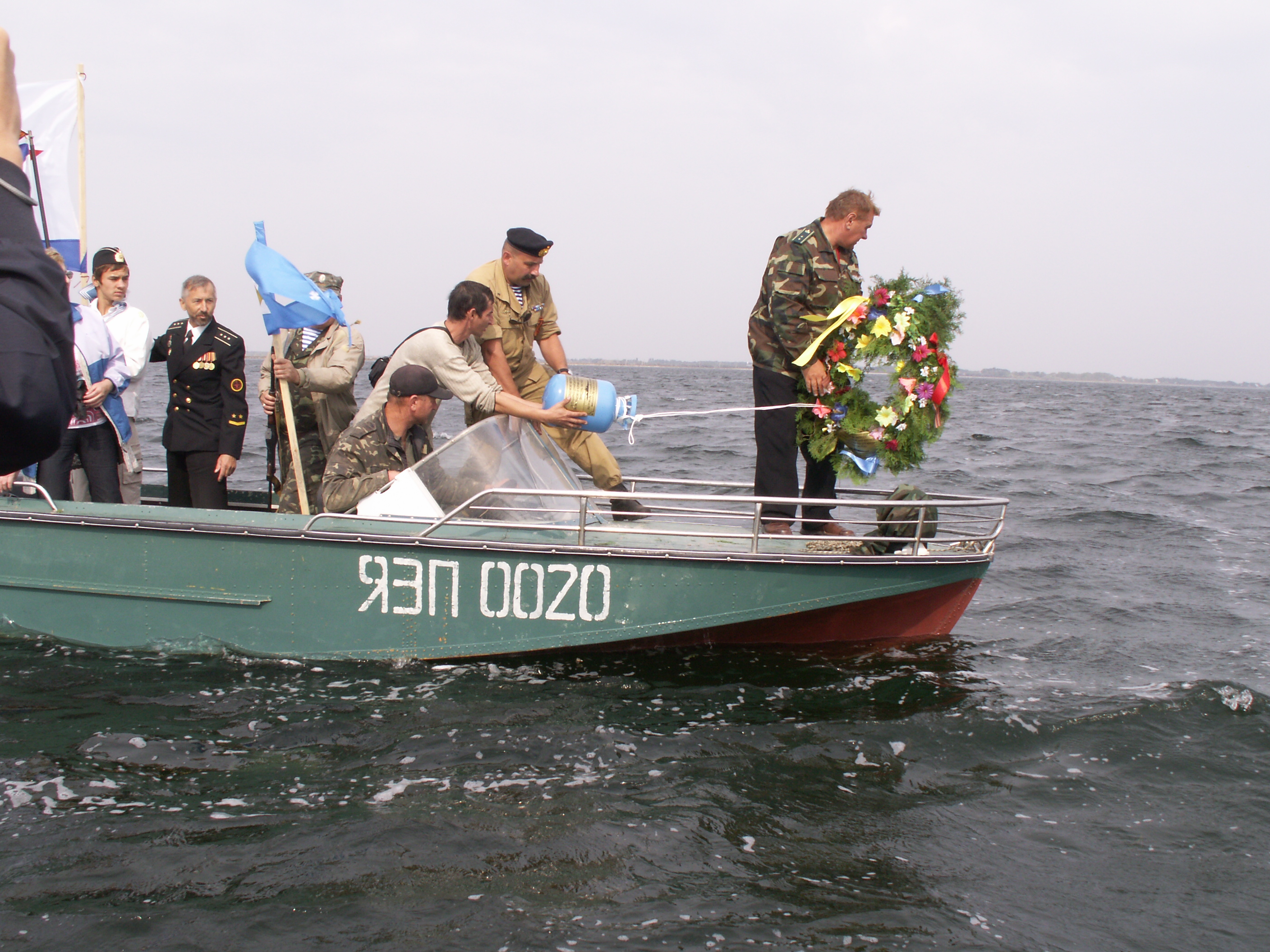 Кинбурнская коса.Спуск венка памяти погибших моряков