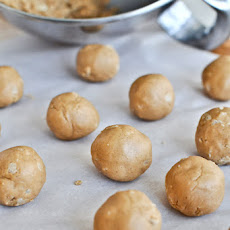 Crispy Chocolate Peanut Butter Cookie Dough Truffles