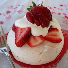 Dee's Quick and Easy Strawberry Meringues.(4 Ingredients, 5 Min