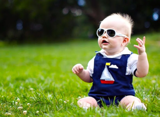 Occhiali per neonati: anche i più piccoli hanno bisogno di proteggersi dai  raggi solari! | Blickers