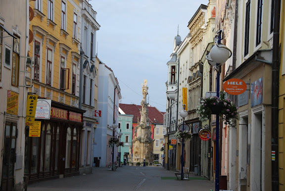 清晨，還未甦醒的英吉夫。