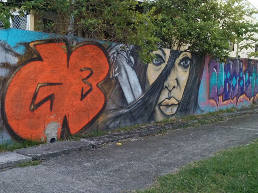 Street Art Femme Et Épée