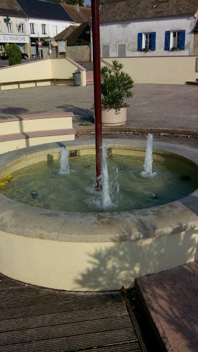Fontaine de la place du Marché, Ménilles