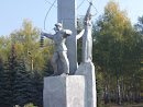 Памятник Электрику  и Работнице