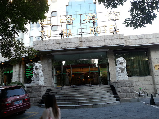 Tu Ha Hotel Sculptures