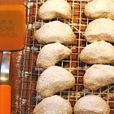 Classic Crescent Cookies