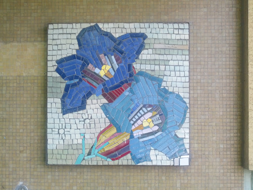 Mosaik mit blauen Blumen
