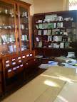 Una farmacia en Inhambane. Las drogas increiblemente subsidiadas y los preservativos gratis en una canastita...