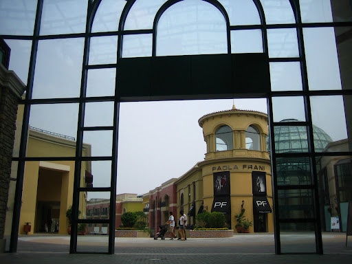 A windowed gate at Solana.