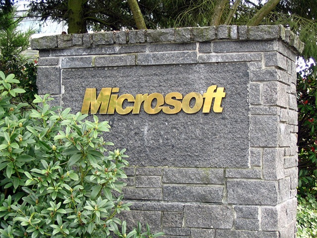 [800px-Microsoft_sign_closeup[8].jpg]