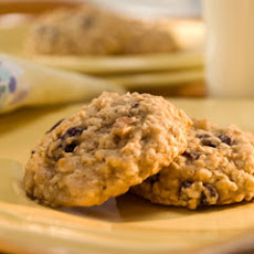 Chewy Oatmeal Raisin Cookies